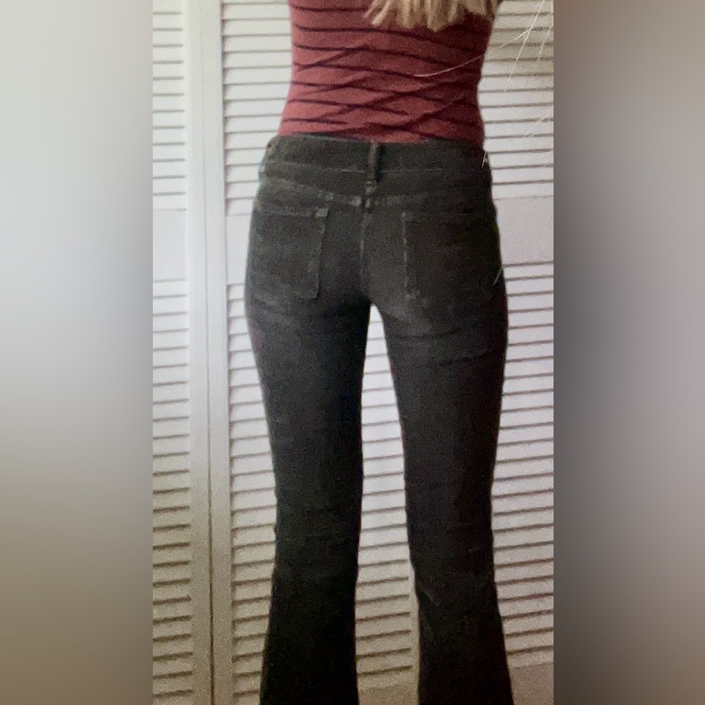 By Vince, Curduroy trouser, Gorgeous, Style-of-the-Season, Khaki green, flared.